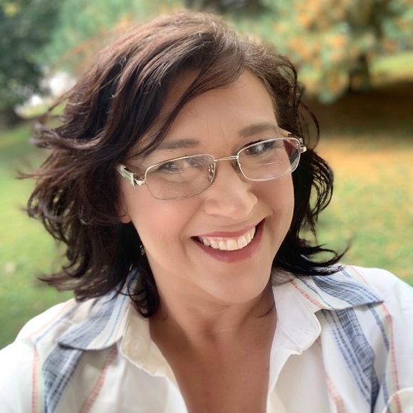 Meet your Posher, Christina - Picture 2 of 2